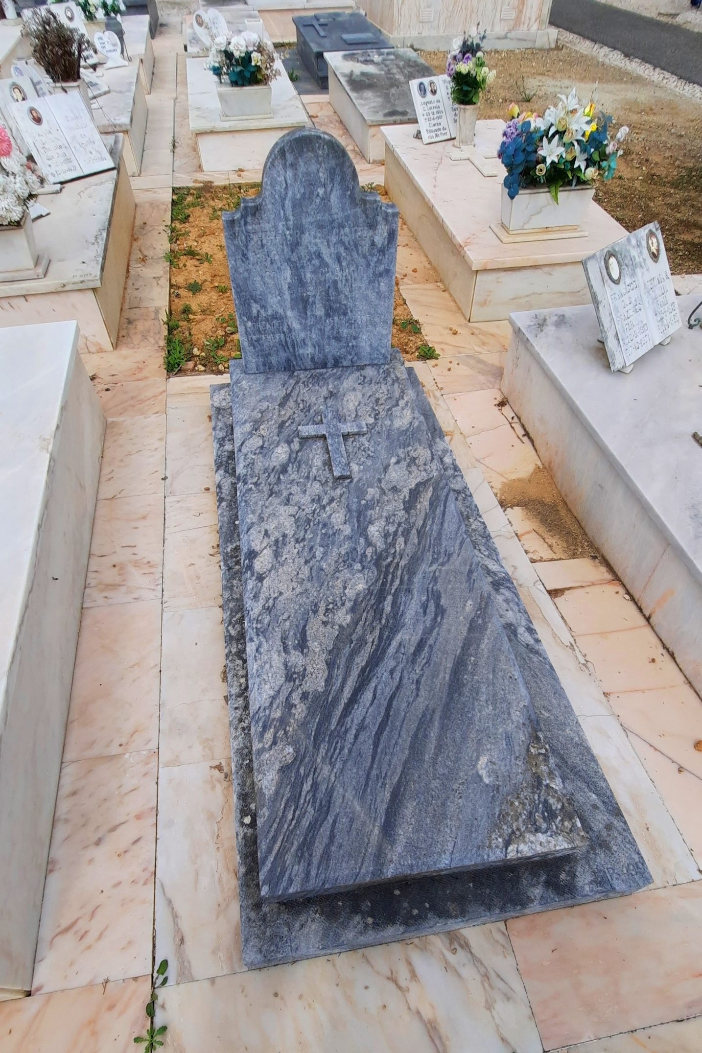 Aldo Castellani's tomb, Cemiterio da Guia, Cascais - 03.jpg